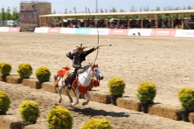 Istanbul, Türkiye - 12 Mayıs 2018: Japon Yabusame gösteri sırasında Etnospor Kültür Festivali