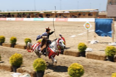 Istanbul, Türkiye - 12 Mayıs 2018: Japon Yabusame gösteri sırasında Etnospor Kültür Festivali