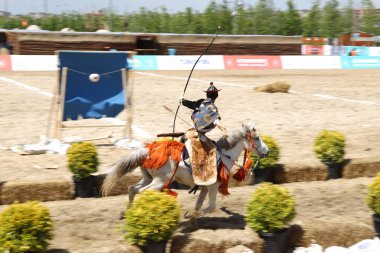 Istanbul, Türkiye - 12 Mayıs 2018: Japon Yabusame gösteri sırasında Etnospor Kültür Festivali