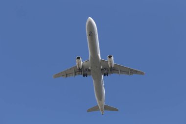 Istanbul, Türkiye - 10 Mart 2018: Türk Hava Yolları'nın Airbus A321-Istanbul Atatürk Havaalanına iniş 231 (Cn 7274). Senin 328 filo büyüklüğü ve 302 hedefleri Türkiye'nin bayrak taşıyıcı