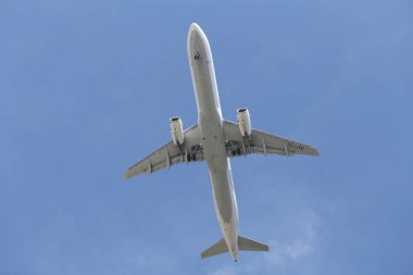 Istanbul, Türkiye - 10 Mart 2018: Türk Hava Yolları'nın Airbus A321-Istanbul Atatürk Havaalanına iniş 231 (Cn 6822). Senin 328 filo büyüklüğü ve 302 hedefleri Türkiye'nin bayrak taşıyıcı