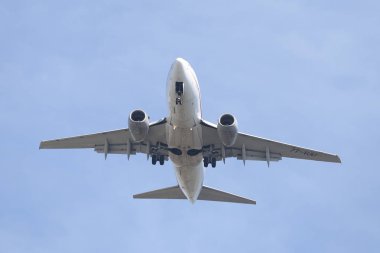 Istanbul, Türkiye - 10 Mart 2018: Air Algerie Boeing 737 - 6d 6 (Cn 30211) Istanbul Atatürk Havaalanına iniş. Cezayir Ulusal havayoludur 59 filo büyüklüğü ve 69 hedefleri Air Algerie