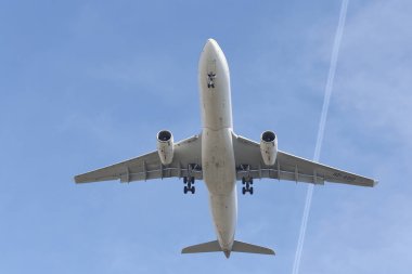 Istanbul, Türkiye - 10 Mart 2018: Suudi Arabistan hava yolları'nın Airbus A330-Istanbul Atatürk Havaalanına iniş 343e (Cn 1726). Suudi 198 filo büyüklüğü ve 89 hedefleri vardır