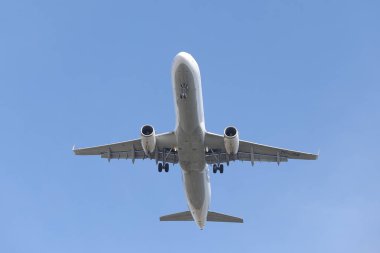 Istanbul, Türkiye - 10 Mart 2018: Türk Hava Yolları'nın Airbus A321-Istanbul Atatürk Havaalanına iniş 231 (Cn 6508). Senin 328 filo büyüklüğü ve 302 hedefleri Türkiye'nin bayrak taşıyıcı