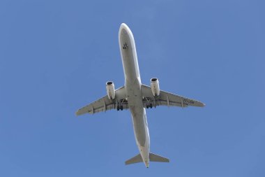 Istanbul, Türkiye - 10 Mart 2018: Türk Hava Yolları'nın Airbus A321-Istanbul Atatürk Havaalanına iniş 231 (Cn 6508). Senin 328 filo büyüklüğü ve 302 hedefleri Türkiye'nin bayrak taşıyıcı