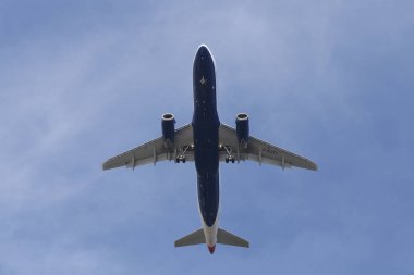 Istanbul, Türkiye - 10 Mart 2018: British Airways Airbus A320-Istanbul Atatürk Havaalanına iniş 232 (Cn 5985). British Airways 273 filo büyüklüğü ve 183 hedefleri vardır