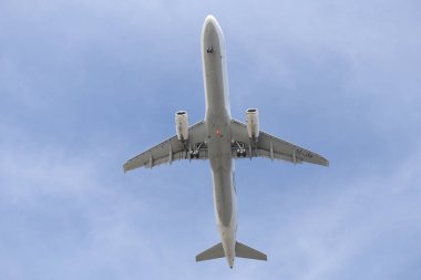 Istanbul, Türkiye - 10 Mart 2018: Türk Hava Yolları'nın Airbus A321-Istanbul Atatürk Havaalanına iniş 231 (Cn 7516). Senin 328 filo büyüklüğü ve 302 hedefleri Türkiye'nin bayrak taşıyıcı
