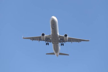 Istanbul, Türkiye - 10 Mart 2018: Türk Hava Yolları'nın Airbus A321-Istanbul Atatürk Havaalanına iniş 231 (Cn 7274). Senin 328 filo büyüklüğü ve 302 hedefleri Türkiye'nin bayrak taşıyıcı