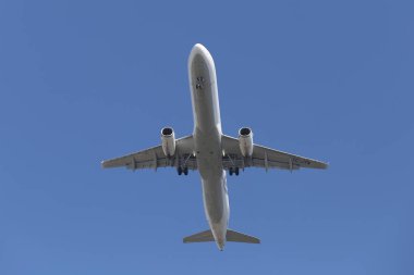 Istanbul, Türkiye - 10 Mart 2018: Türk Hava Yolları'nın Airbus A321-Istanbul Atatürk Havaalanına iniş 231 (Cn 7274). Senin 328 filo büyüklüğü ve 302 hedefleri Türkiye'nin bayrak taşıyıcı