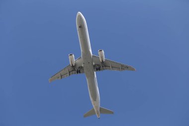 Istanbul, Türkiye - 10 Mart 2018: Türk Hava Yolları'nın Airbus A321-Istanbul Atatürk Havaalanına iniş 231 (Cn 7274). Senin 328 filo büyüklüğü ve 302 hedefleri Türkiye'nin bayrak taşıyıcı