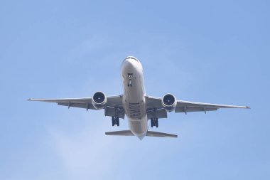 Istanbul, Türkiye - 10 Mart 2018: Kuwait Airways Boeing 777-369er (Cn 62568) açılış Istanbul Ataturk Havaalanı'na. Kuwait Airways 28 filo büyüklüğü ve 34 hedefleri vardır