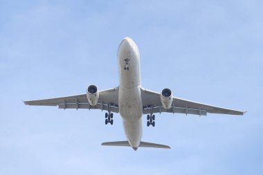 Istanbul, Türkiye - 10 Mart 2018: Suudi Arabistan hava yolları'nın Airbus A330-Istanbul Atatürk Havaalanına iniş 343e (Cn 1726). Suudi 198 filo büyüklüğü ve 89 hedefleri vardır