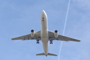 Istanbul, Türkiye - 10 Mart 2018: Suudi Arabistan hava yolları'nın Airbus A330-Istanbul Atatürk Havaalanına iniş 343e (Cn 1726). Suudi 198 filo büyüklüğü ve 89 hedefleri vardır