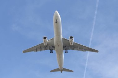 Istanbul, Türkiye - 10 Mart 2018: Suudi Arabistan hava yolları'nın Airbus A330-Istanbul Atatürk Havaalanına iniş 343e (Cn 1726). Suudi 198 filo büyüklüğü ve 89 hedefleri vardır