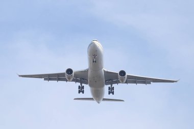 Istanbul, Türkiye - 10 Mart 2018: Suudi Arabistan hava yolları'nın Airbus A330-Istanbul Atatürk Havaalanına iniş 343 (Cn 1797). Suudi 198 filo büyüklüğü ve 89 hedefleri vardır