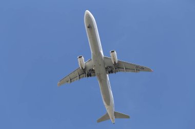 Istanbul, Türkiye - 10 Mart 2018: Türk Hava Yolları'nın Airbus A321-Istanbul Atatürk Havaalanına iniş 231 (Cn 6508). Senin 328 filo büyüklüğü ve 302 hedefleri Türkiye'nin bayrak taşıyıcı