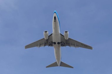 Istanbul, Türkiye - 10 Mart 2018: Klm Boeing 737 - 7k 2 (Cn 38053) Istanbul Atatürk Havaalanına iniş. KLM Hollanda'nın bayrak taşıyıcı 119 filo büyüklüğü ve 145 hedefleri olduğunu