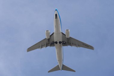 Istanbul, Türkiye - 10 Mart 2018: Klm Boeing 737 - 7k 2 (Cn 38053) Istanbul Atatürk Havaalanına iniş. KLM Hollanda'nın bayrak taşıyıcı 119 filo büyüklüğü ve 145 hedefleri olduğunu