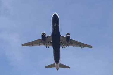Istanbul, Türkiye - 10 Mart 2018: British Airways Airbus A320-Istanbul Atatürk Havaalanına iniş 232 (Cn 5985). British Airways 273 filo büyüklüğü ve 183 hedefleri vardır