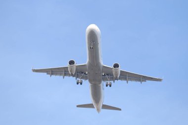 Istanbul, Türkiye - 10 Mart 2018: Türk Hava Yolları'nın Airbus A321-Istanbul Atatürk Havaalanına iniş 231 (Cn 7516). Senin 328 filo büyüklüğü ve 302 hedefleri Türkiye'nin bayrak taşıyıcı