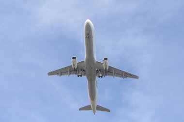 Istanbul, Türkiye - 10 Mart 2018: Türk Hava Yolları'nın Airbus A321-Istanbul Atatürk Havaalanına iniş 231 (Cn 7516). Senin 328 filo büyüklüğü ve 302 hedefleri Türkiye'nin bayrak taşıyıcı