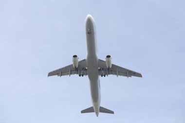 Istanbul, Türkiye - 10 Mart 2018: Türk Hava Yolları'nın Airbus A321-Istanbul Atatürk Havaalanına iniş 231 (Cn 3673). Senin 328 filo büyüklüğü ve 302 hedefleri Türkiye'nin bayrak taşıyıcı