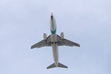 Istanbul, Türkiye - 10 Mart 2018: Tailwind Airlines Boeing 737-4q8 (Cn 25108) açılış Istanbul Ataturk Havaalanı'na. Tailwind Havayolları var 5 filo büyüklüğü ve 40'tan fazla yerler