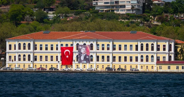 ボスポラス海峡のイスタンブール トルコ 2018 ガラタサライ大学 チュラン宮殿の Feriye 宮殿に設立された大学 — ストック写真