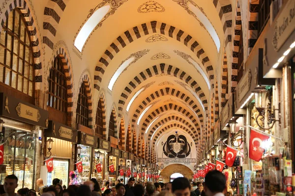 Istanbul Turquía Mayo 2018 Gente Comprando Spice Bazaar Bazar Las — Foto de Stock