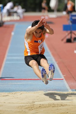 Istanbul, Türkiye - 02 Haziran 2018: Tanımsız atlet Türk atletizm u-18 Şampiyonası sırasında atlama uzun
