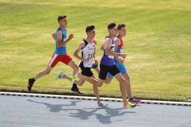 Istanbul, Türkiye - 09 Haziran 2018: Balkan u-18 Atletizm Şampiyonası sırasında çalışan sporcular