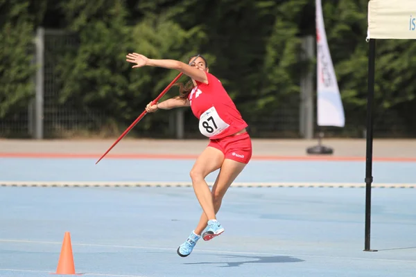 土耳其伊斯坦布尔 2018年6月09日 在巴尔干 U18 田径锦标赛中未定义的运动员标枪投掷 — 图库照片