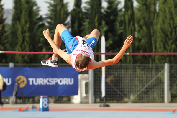 イスタンブール トルコ 2018 未定義選手バルカン U18 選手権中にジャンプ — ストック写真