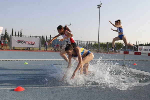 土耳其伊斯坦布尔 2018年6月09日 巴尔干 U18 田径锦标赛中的运动员赛跑 — 图库照片