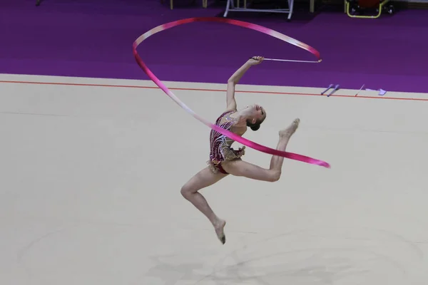 Istanbul Turquía Junio 2018 Gimnasta Desconocida Realiza Durante Copa Rítmica — Foto de Stock