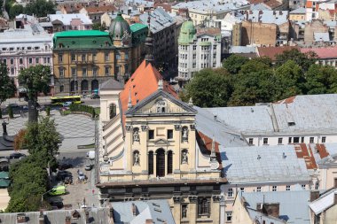 Havadan görünümü Cizvit Kilisesi Lviv City, Ukrayna
