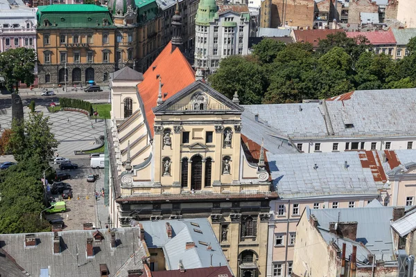 Havadan görünümü Cizvit Kilisesi Lviv City, Ukrayna