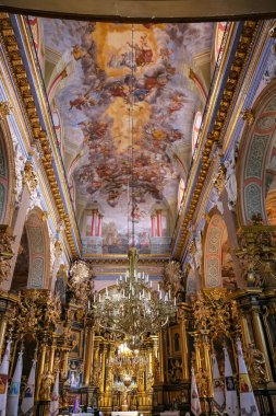 LVIV, UKRAINE - 10 Temmuz 2018: Lviv 'deki Bernardine Kilisesi' nin içinde