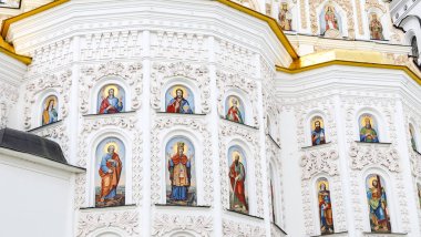 Ukrayna 'nın Kiev şehrindeki Dormition Katedrali cephesi
