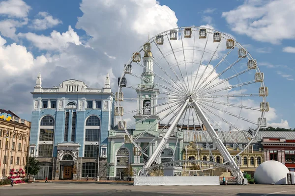 Una Ruota Panoramica Nella Città Kiev Ucraina — Foto Stock