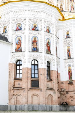 Ukrayna 'nın Kiev şehrindeki Dormition Katedrali cephesi