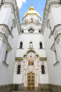Ukrayna 'nın Kiev şehrindeki Dormition Katedrali cephesi