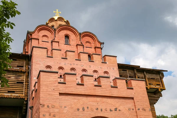 Ukrayna 'nın Kiev şehrindeki Golden Gate cephesi