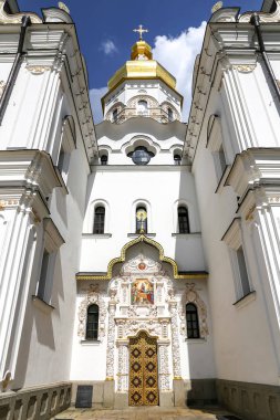 Ukrayna 'nın Kiev şehrindeki Dormition Katedrali cephesi