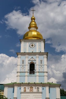 Ukrayna Kiev şehrindeki Aziz Michael Altın Kubbe Manastırı 'nın çan kulesi.