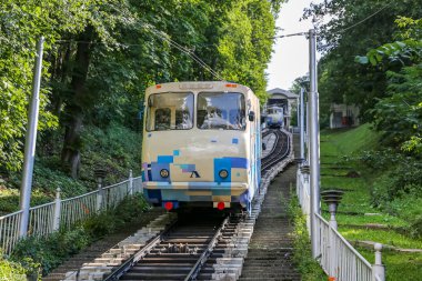 Kiev, Ukrayna - 12 Temmuz 2018: Kiev füniküler tarihi Uppertown Podil alt mahalle için bağlanma