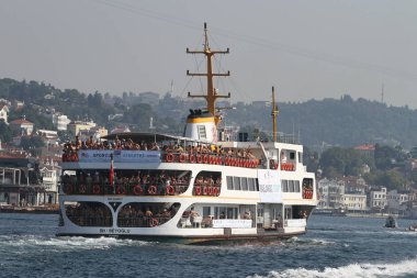 Istanbul, Türkiye - 22 Temmuz 2018: Samsung boğaz çapraz Continental yüzme Yarışması Boğaz boyunca feribot ile başlangıç noktası olacak yüzücüler.