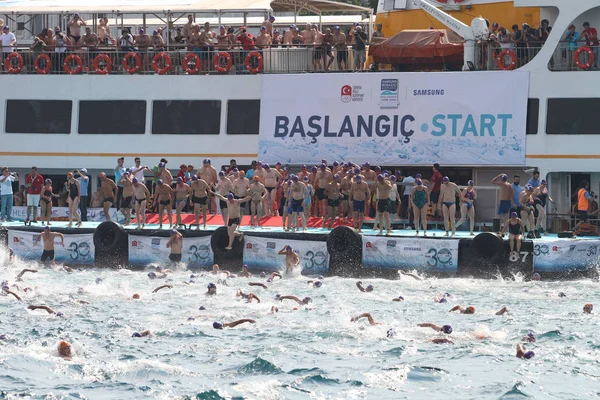 Istanbul Turkey July 2018 Swimmers Start Samsung Bosphorus Cross Continental — Stock Photo, Image