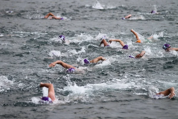 Κωνσταντινούπολη Τουρκία Ιουλίου 2018 Κολυμβητές Κολυμπούν Κατά Διάρκεια Της Samsung — Φωτογραφία Αρχείου