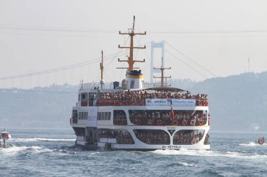 Istanbul, Türkiye - 22 Temmuz 2018: Samsung boğaz çapraz Continental yüzme Yarışması Boğaz boyunca feribot ile başlangıç noktası olacak yüzücüler.